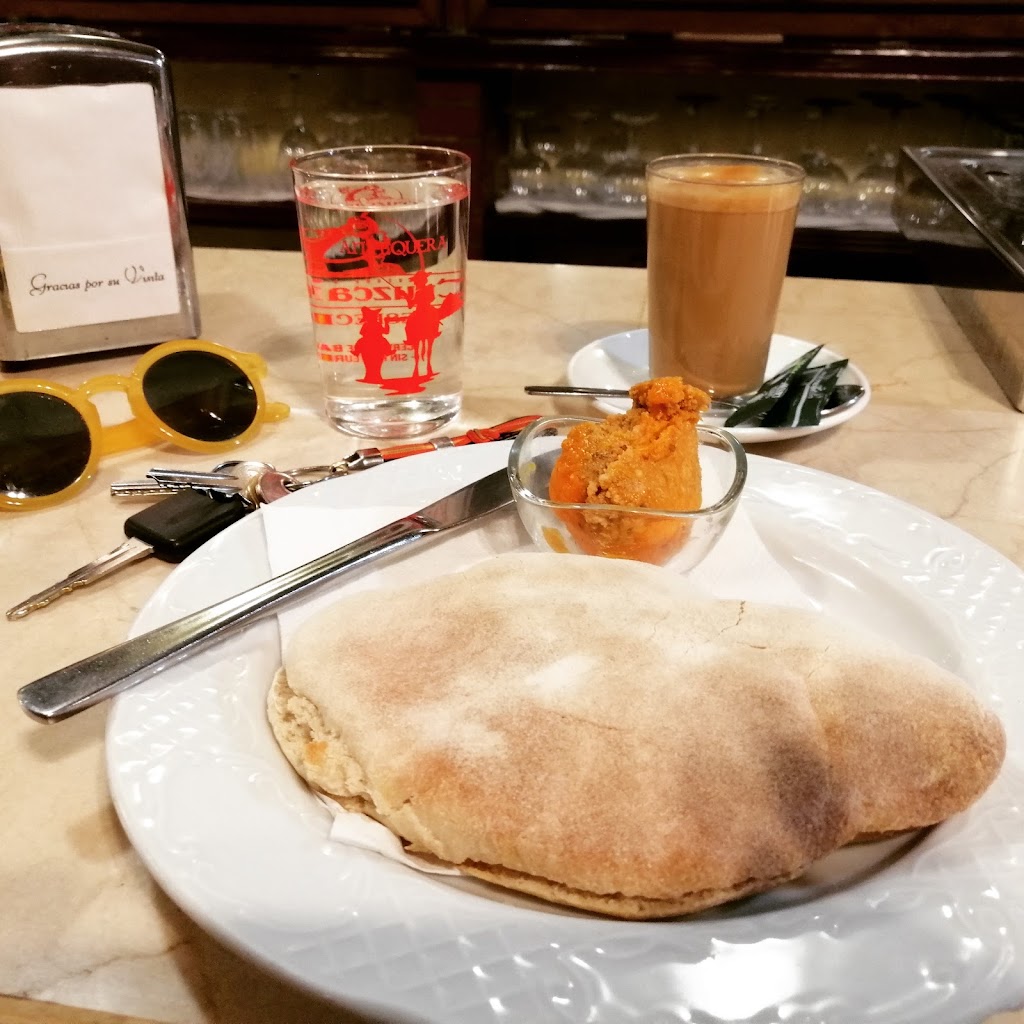 Cafe del Centro Bar — Comida y bebida