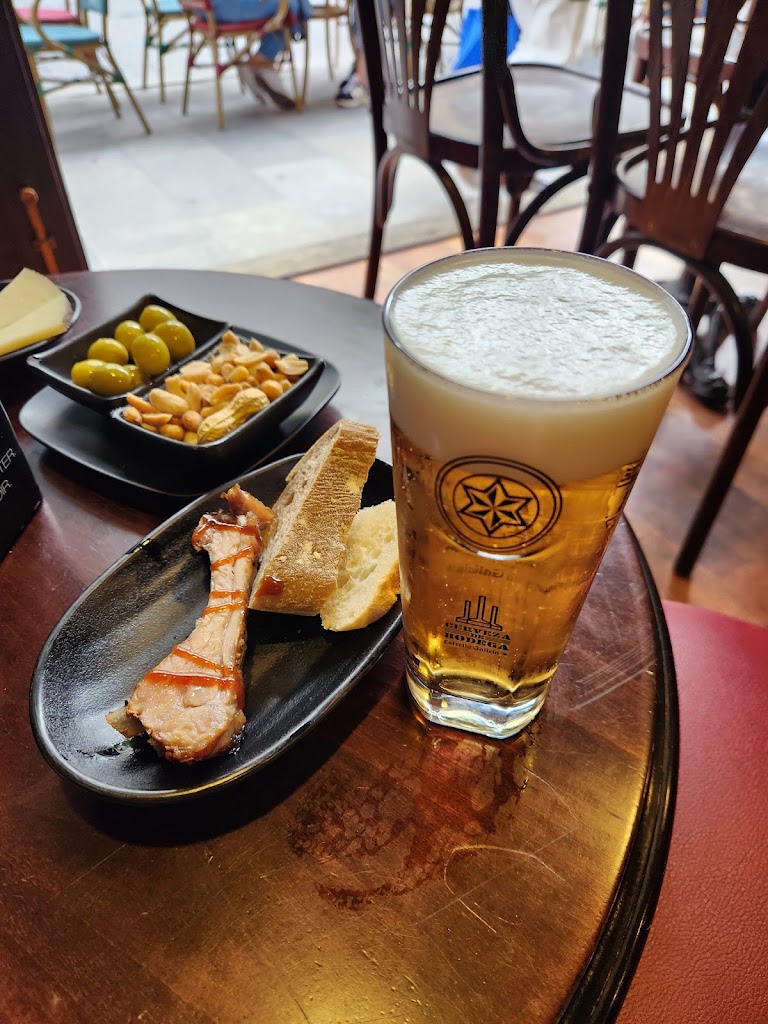 Cafetaria Celtic Luada — Comida y bebida