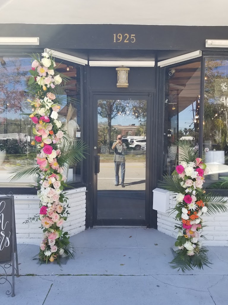 Lara's Theme Flower Shop, Floral Design and Wedding Planning