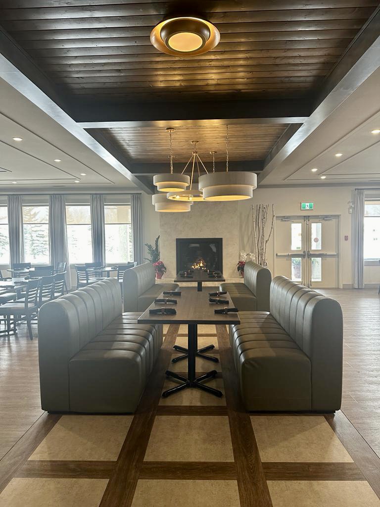 525 Restaurant and Patio in Airdrie