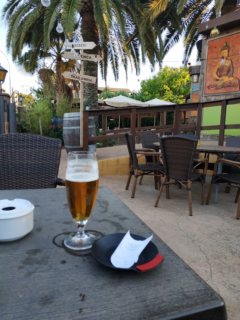 Bualuang Thai Restaurant Thailandes — Comida y bebida