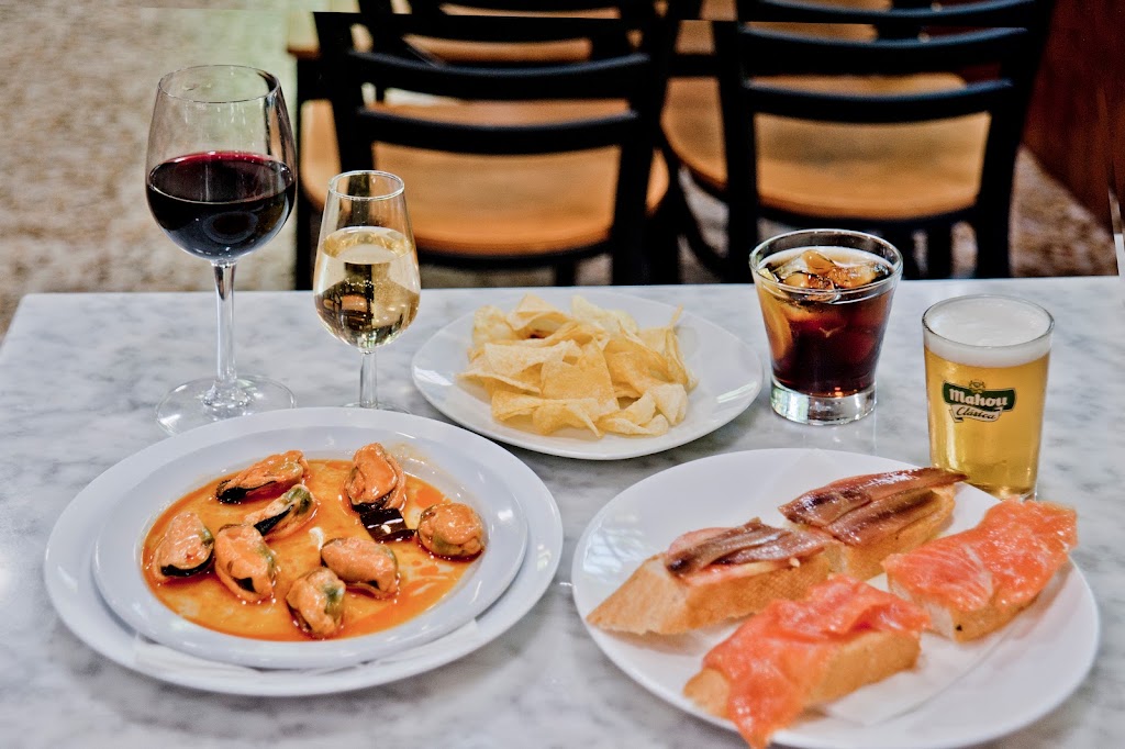 Bar VICO'S cafe — Comida y bebida