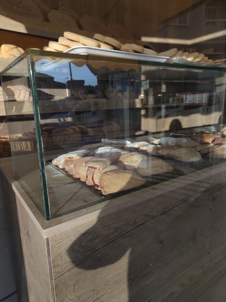 Forn Marti Soler-Pa i Pastisseria — Vitrina