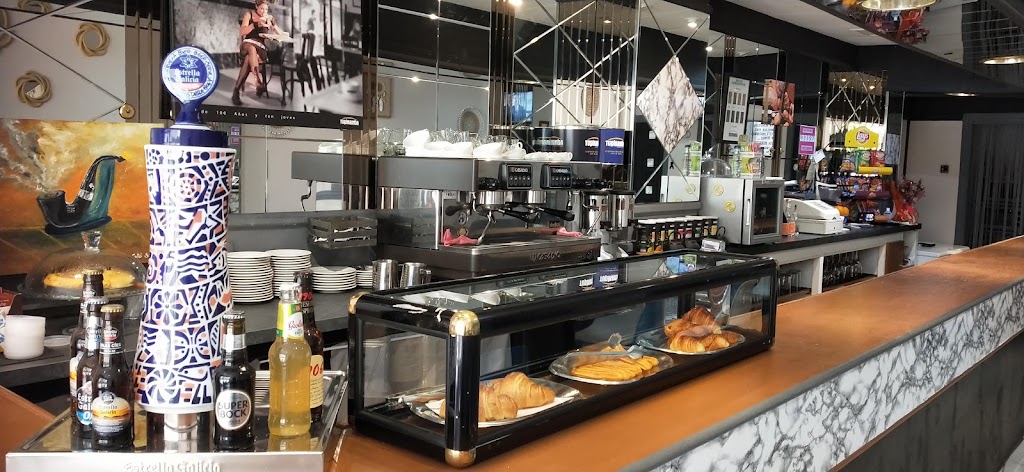 PUKI cafe bar — Ambiente