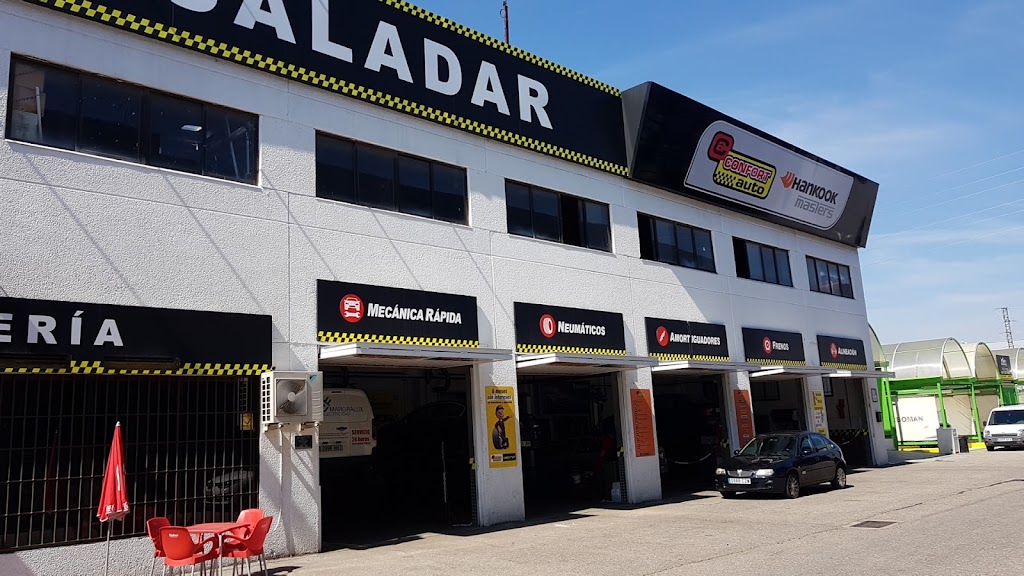 Confortauto Saladar Center — Exterior