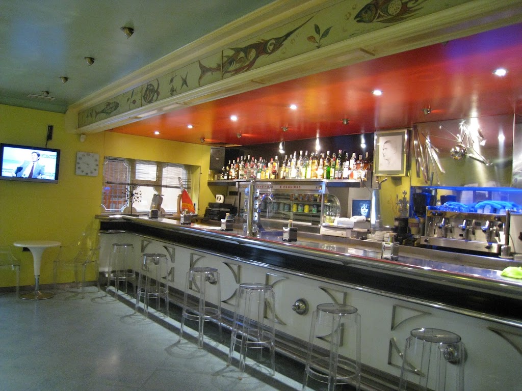 Bar 4 Esquinas — Ambiente