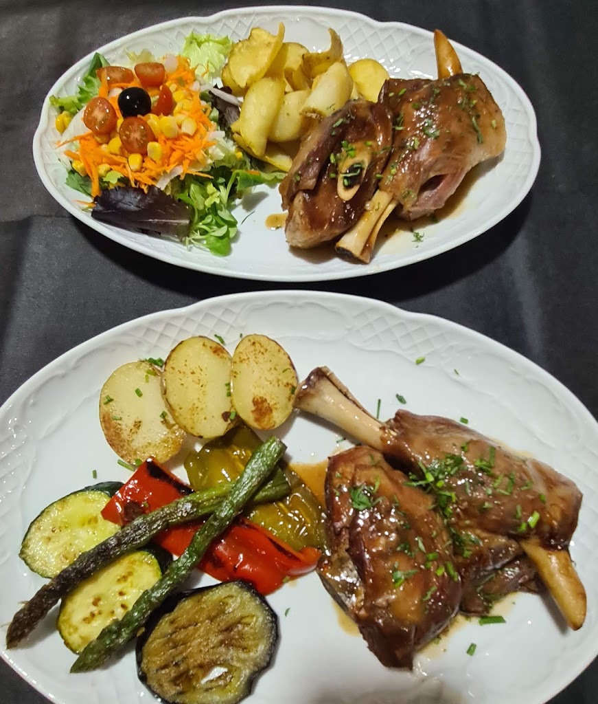Bar Restaurante El Roble. — Comida y bebida