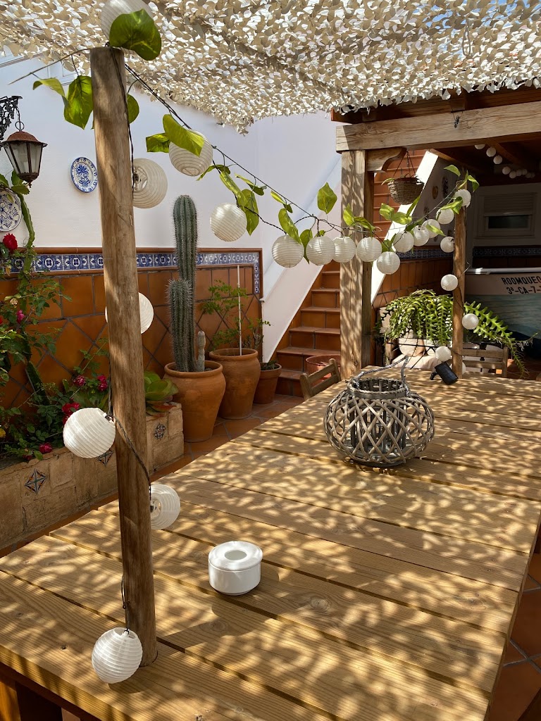 ROOMQUEO (Only Adults)