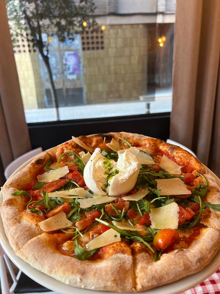 Italian Restaurant Catalea — Comida y bebida