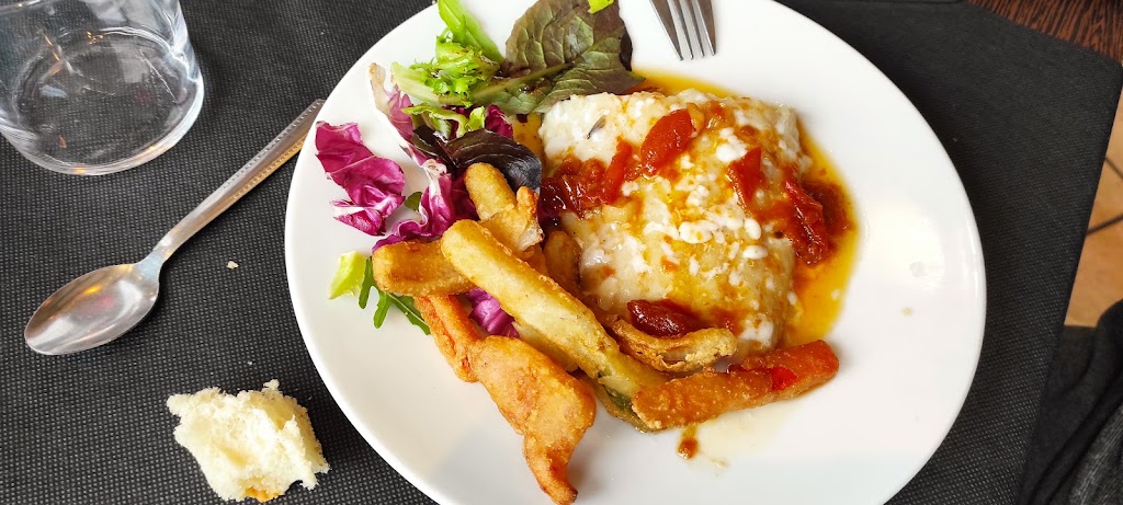 Bar Casa Tono — Comida y bebida
