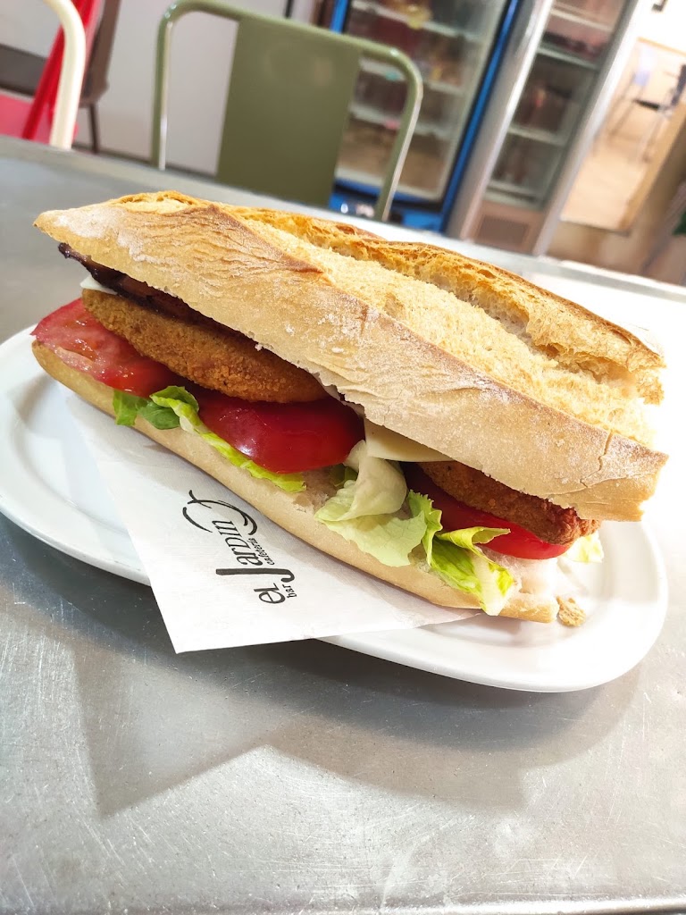 Cafe Bar Terraza El Jardin — Comida y bebida