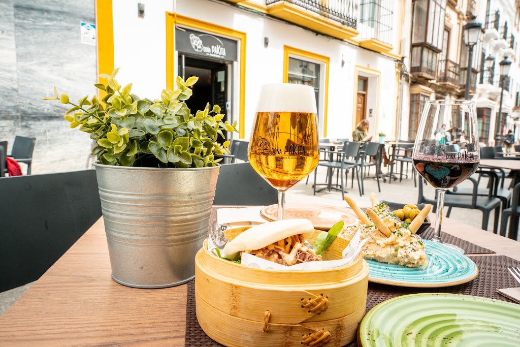 Restaurante Dona PaKita — Comida y bebida