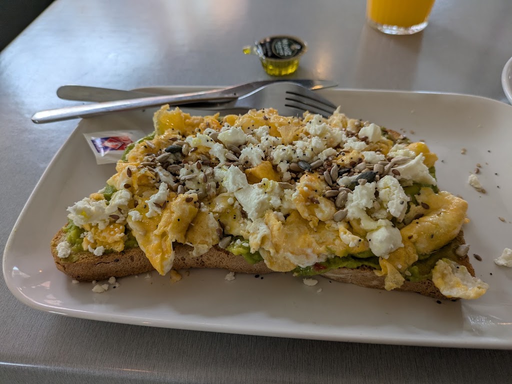 Luni Garden — Comida y bebida