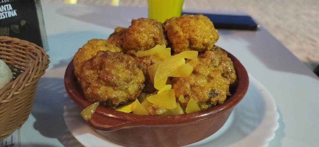BAR ANFITEATRO — Comida y bebida