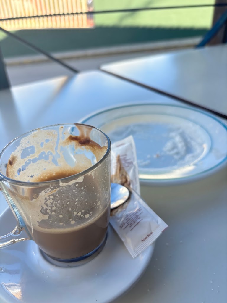 El Bar de Alex — Comida y bebida