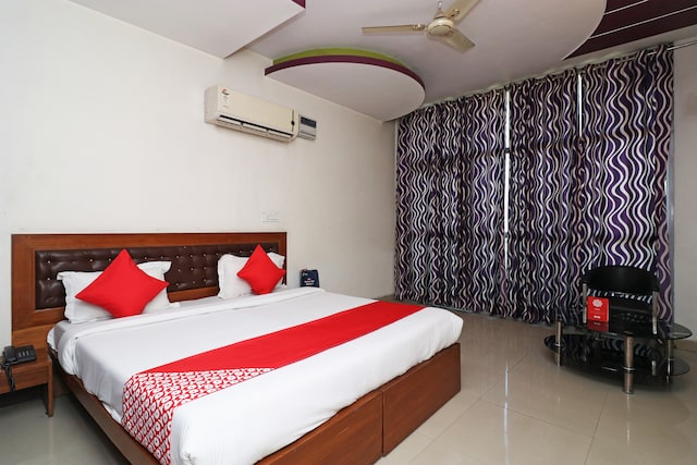 Oyo Hotel Dhingra Palace