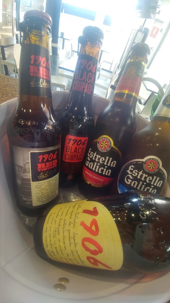 El Ogi cafe-bar — Comida y bebida