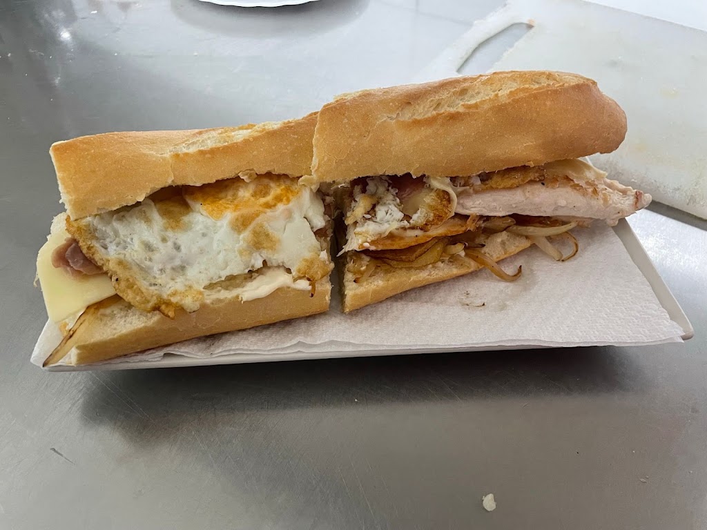 Cid Campeador,21 Paterna 46980 — Comida y bebida