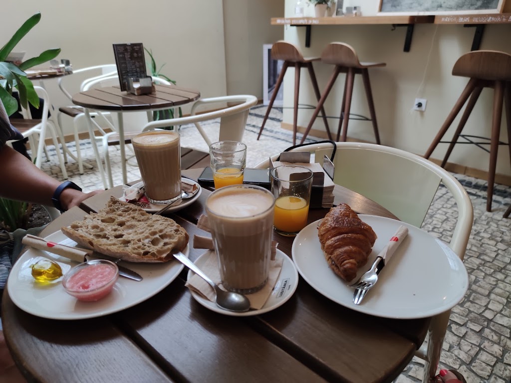 LUSITANIA CAFE — Zumo