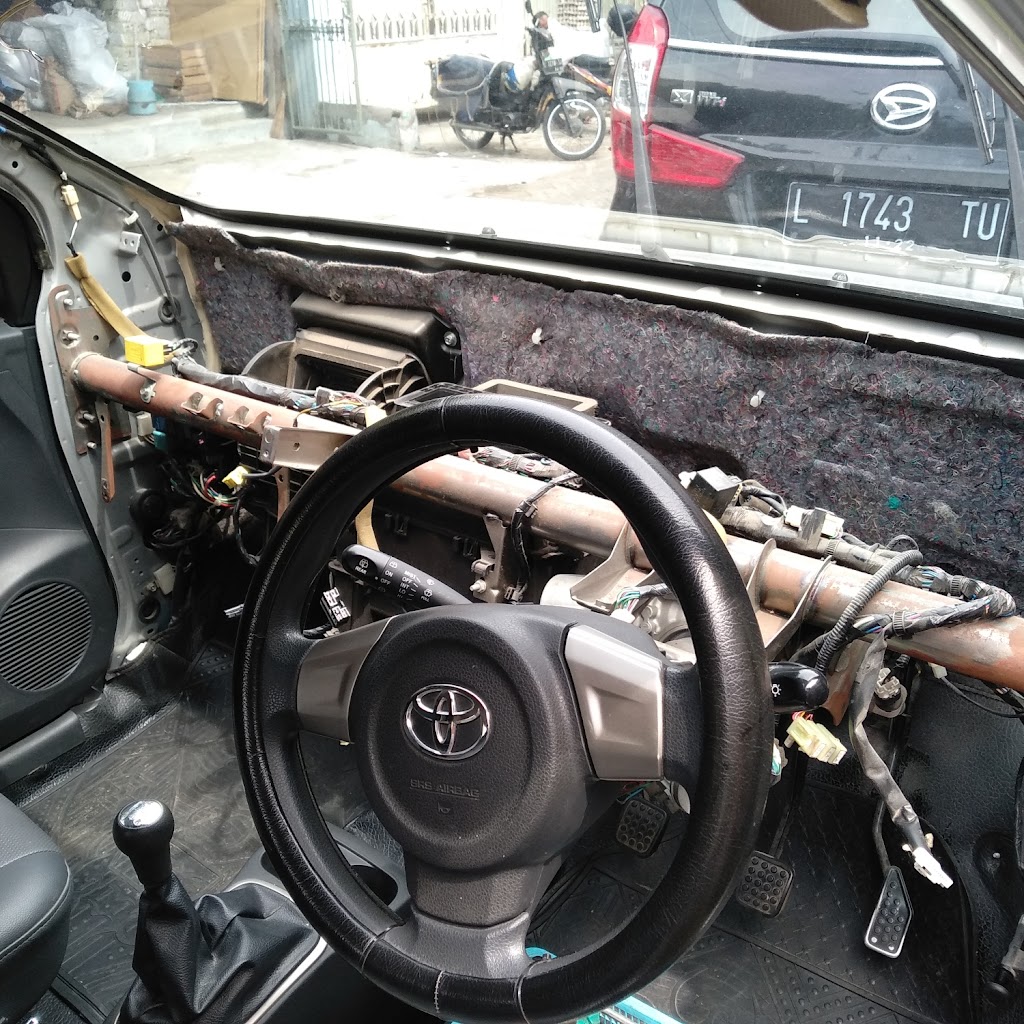 bengkel mobil wahyu putera