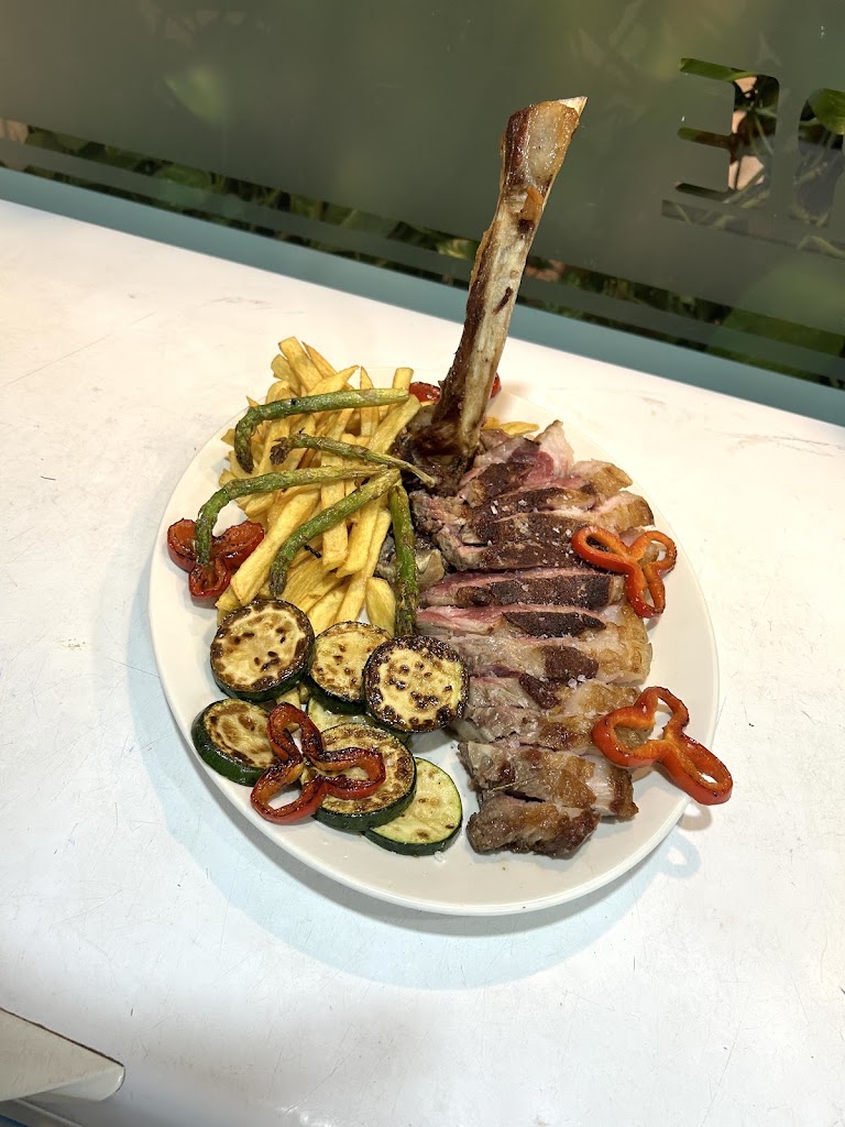 Restaurante "La Nueva Cumbre" — Comida y bebida