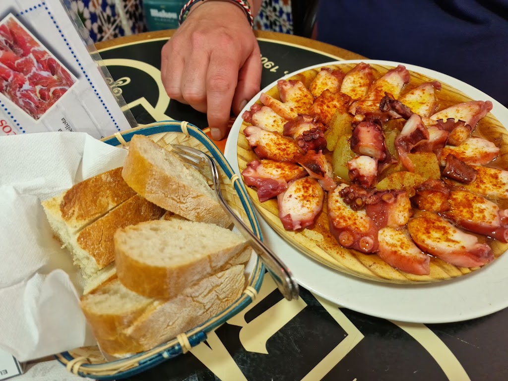 Entre Canas — Comida y bebida