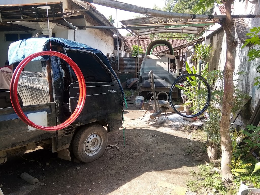 Imron bengkel mobil body dan mesin