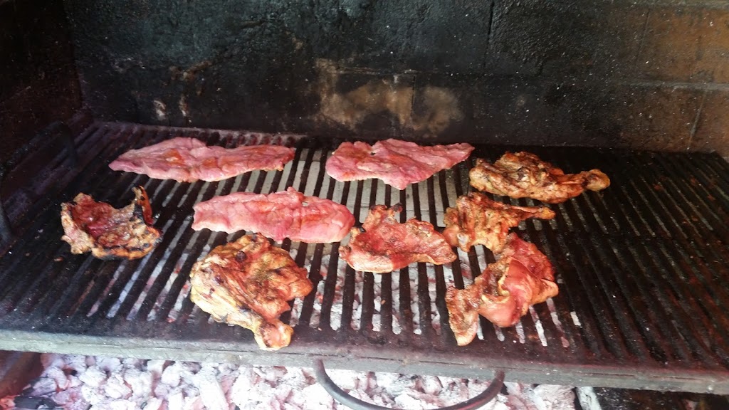 Bar Mestral — Comida y bebida