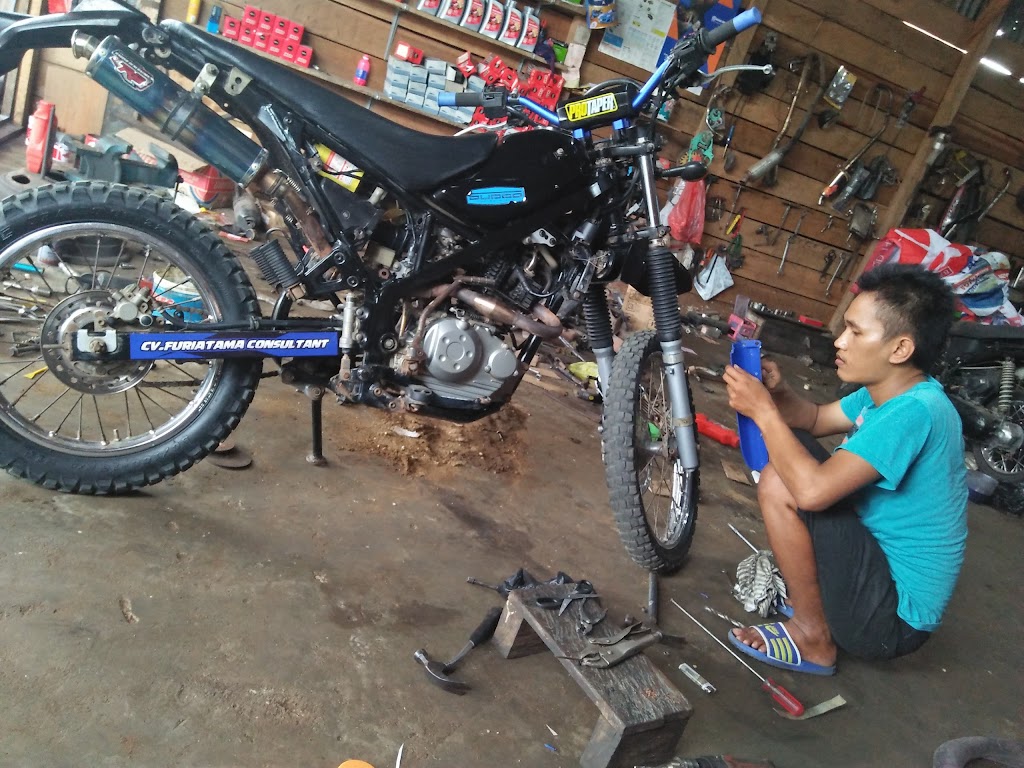 5758 Motor Concept (Bengkel Sepeda Motor)