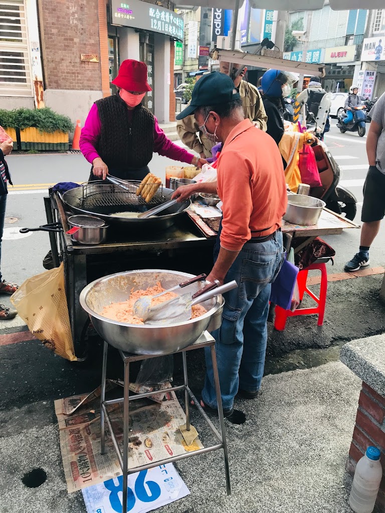 無名油炸春捲/蝦餅/蘿蔔糕/黑糖糯米糕 的照片