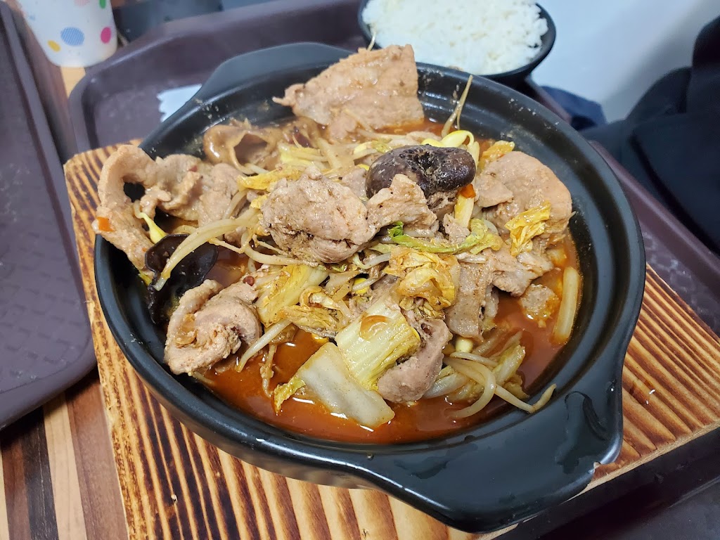 極·黃燜雞米飯 汐止康寧店-汐止中式餐廳|黃燜雞推薦|麻辣餐廳|特色美食|必吃中式|在地推薦餐廳 的照片