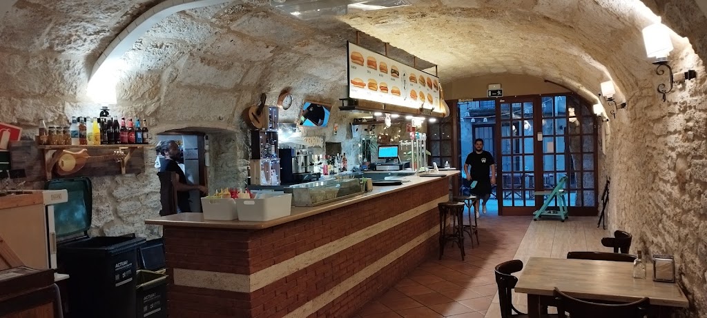 El Trobador Salsitxeria-Hamburgueseria-Creperia — Ambiente