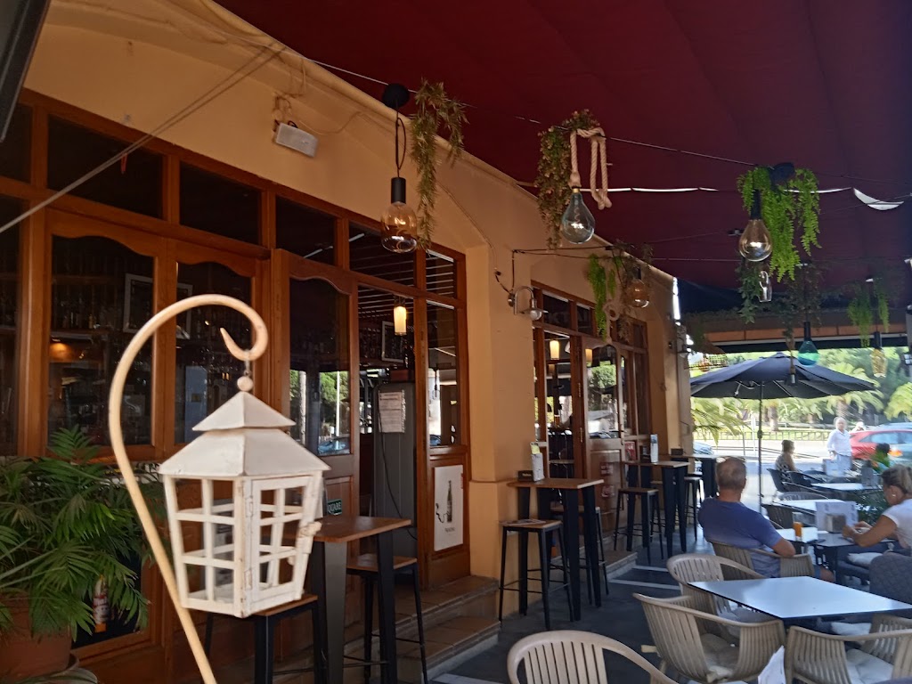 Casi casi- cafe cocktail bar