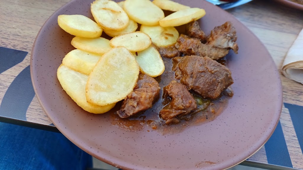 LA PATRONA TAPAS BAR — Comida y bebida
