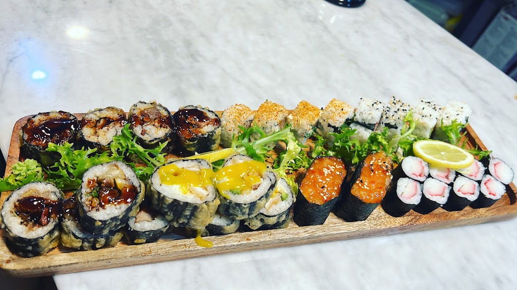 DAWEI restaurante sushi — Comida y bebida