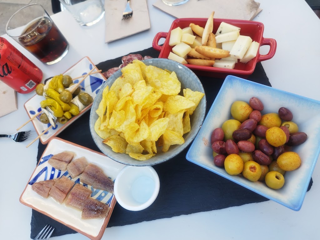 La Providencia Taverna — Comida y bebida