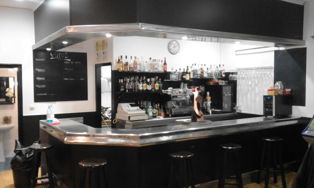 LA ESCALERA BAR — Ambiente