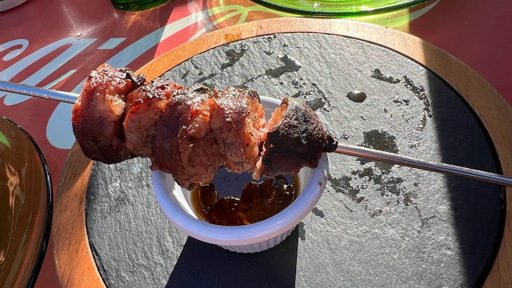 Bungalow Brasas Bar — Comida y bebida