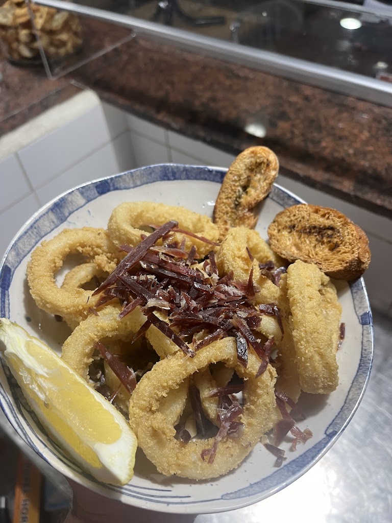 Bona Sort Bar Restaurant — Comida y bebida