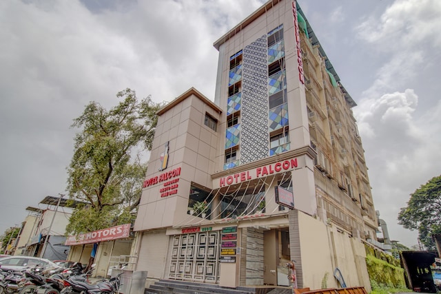 Oyo Home 73989 Elegant Hotel Falcon Ulhasnagar