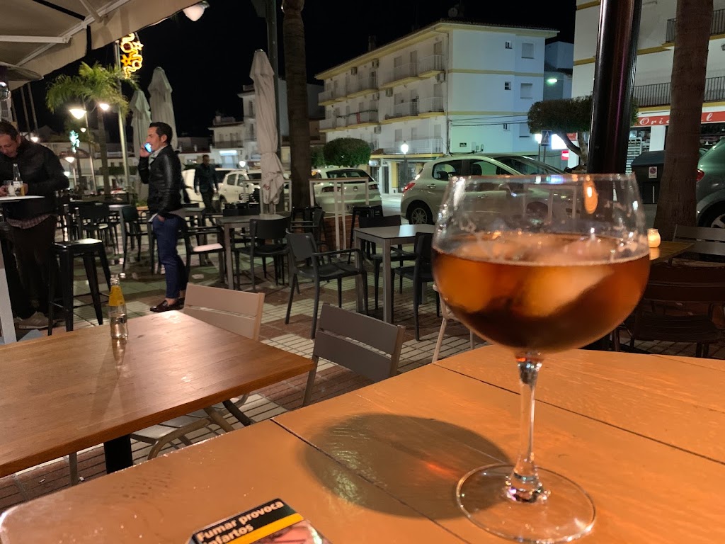 Zeppelin Bar — Comida y bebida