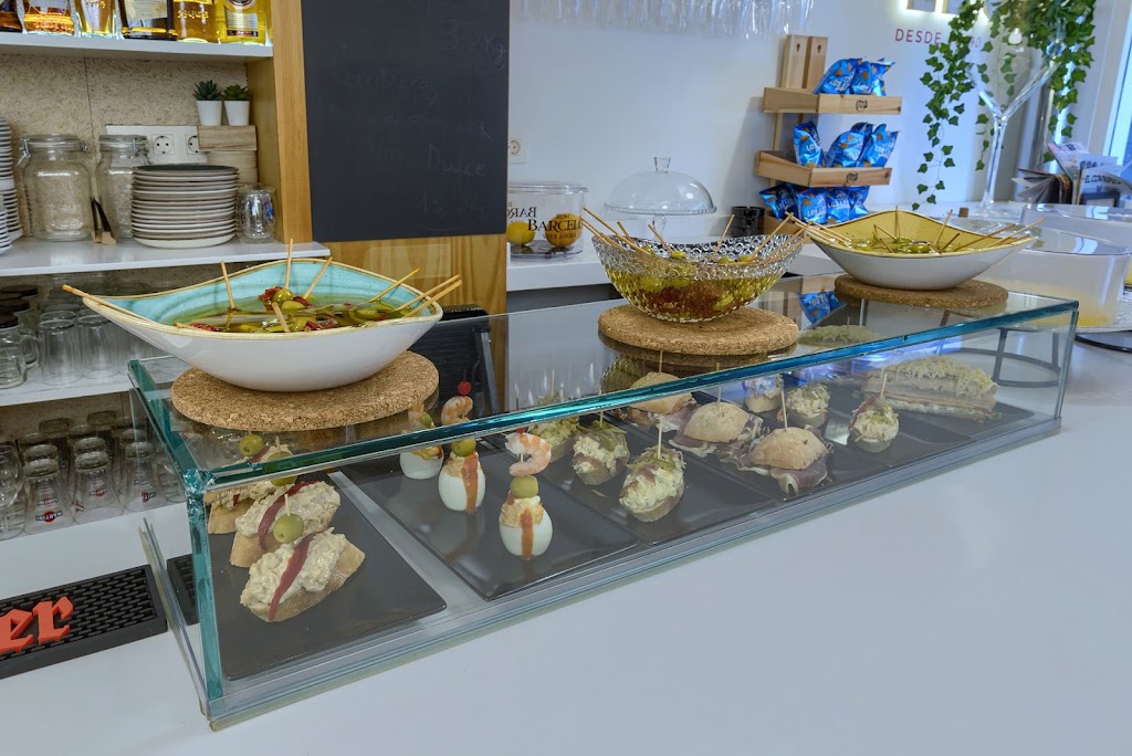 Bar Cafeteria BLANCO TABERNA — Comida y bebida