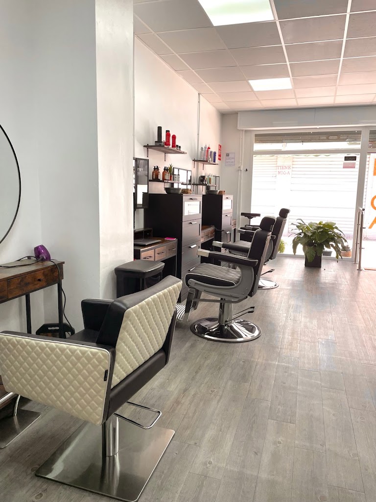 Jacaranda Peluqueria y Barberia en La Linea de la Concepcion, Cadiz | Corte, Estilo y Productos Veganos — Del propietario
