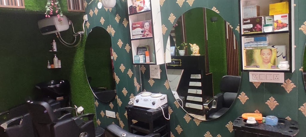 Mirrors Makeover Studio