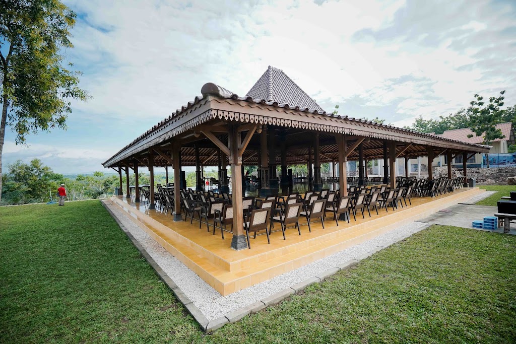 Giri Wanara Glamping Resort