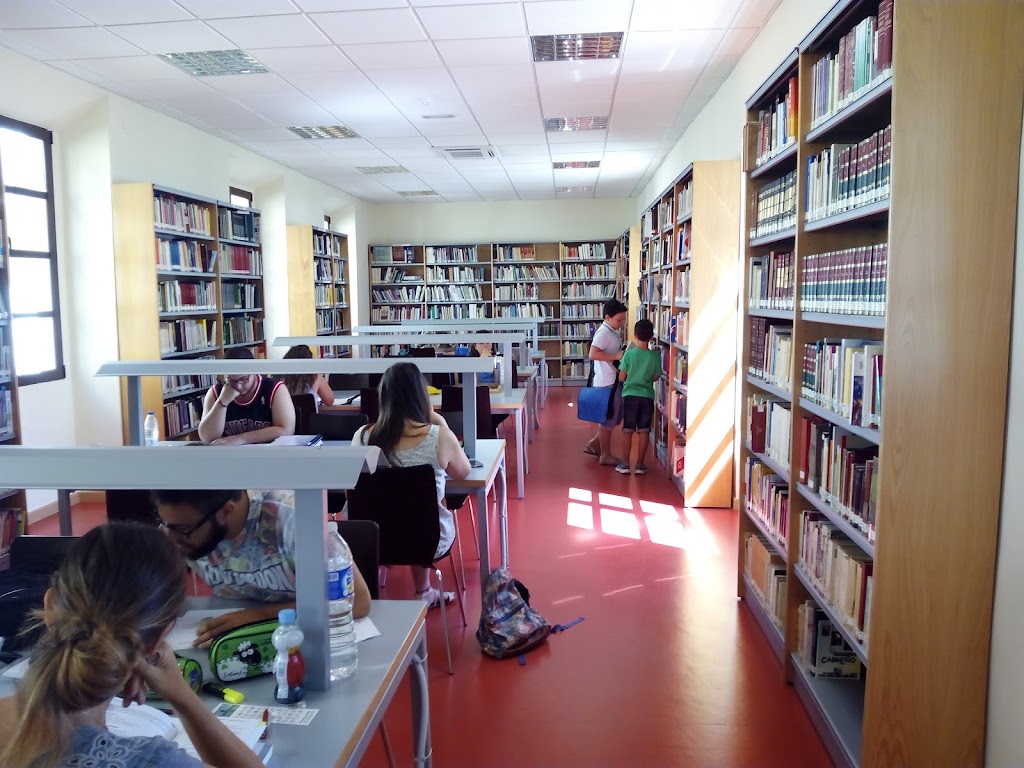 Biblioteca Publica de Cabra — Del propietario