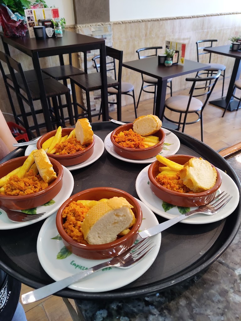 Cafe bar Fuero — Comida y bebida