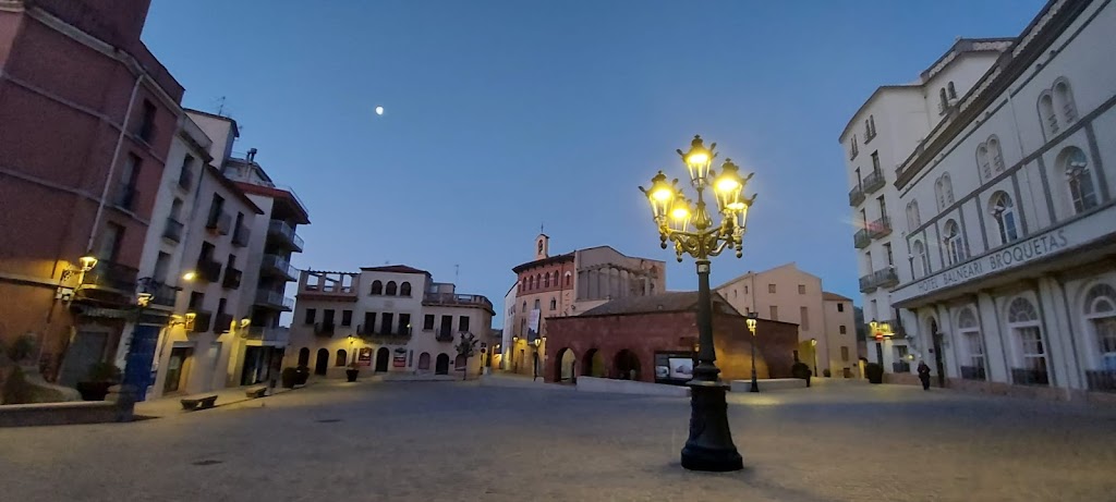 Casa de poble termes romanes
