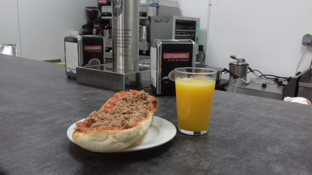 Cantina Moret — Comida y bebida