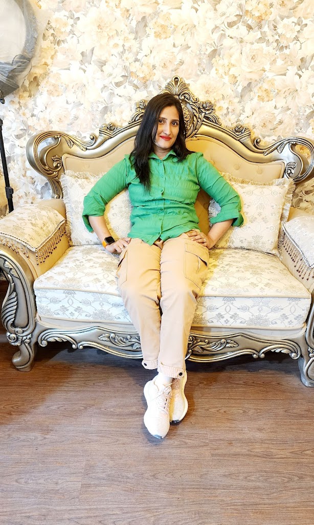 Amazing Luxury Salon Makeup Hair Nails Beauty